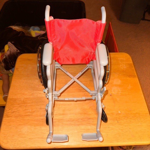 American Girl crutches w/Wheelchair, cast, and bandage for 18” dolls - Picture 15 of 16